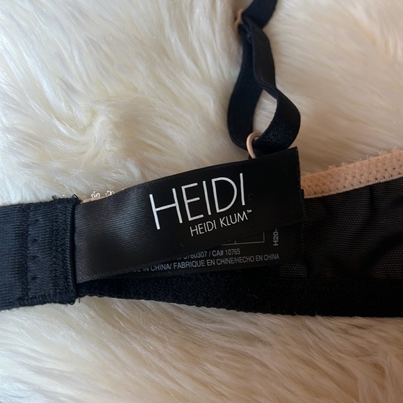 Heidi Klum Lace Bra - Picture 4 of 7